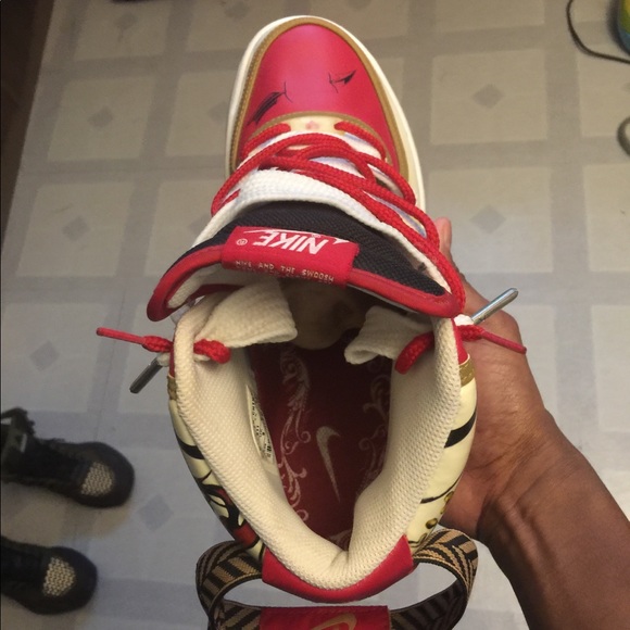 {$mooth’s KING Nike Air Custom} - Picture 2 of 3